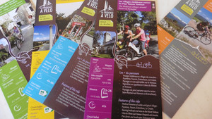 dépliants balades en vélos autour de l'Esclériade chambres d'hôtes dans le Vaucluse