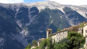 Brantes dans la vallée du Toulourenc proche de la chambre d'hôtes l'Esclériade